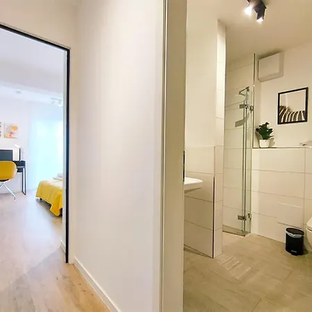 Bright Fuer Bis Zu 5 Lägenhet